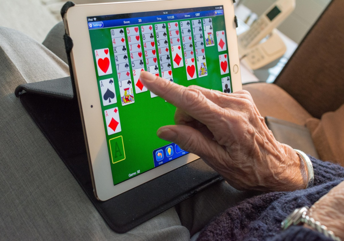 给大家讲解“新神皇大厅在哪里买房卡”获取房卡教程-哔哩哔哩